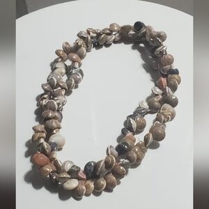 Beige Shell Beaded Necklace. 🌴